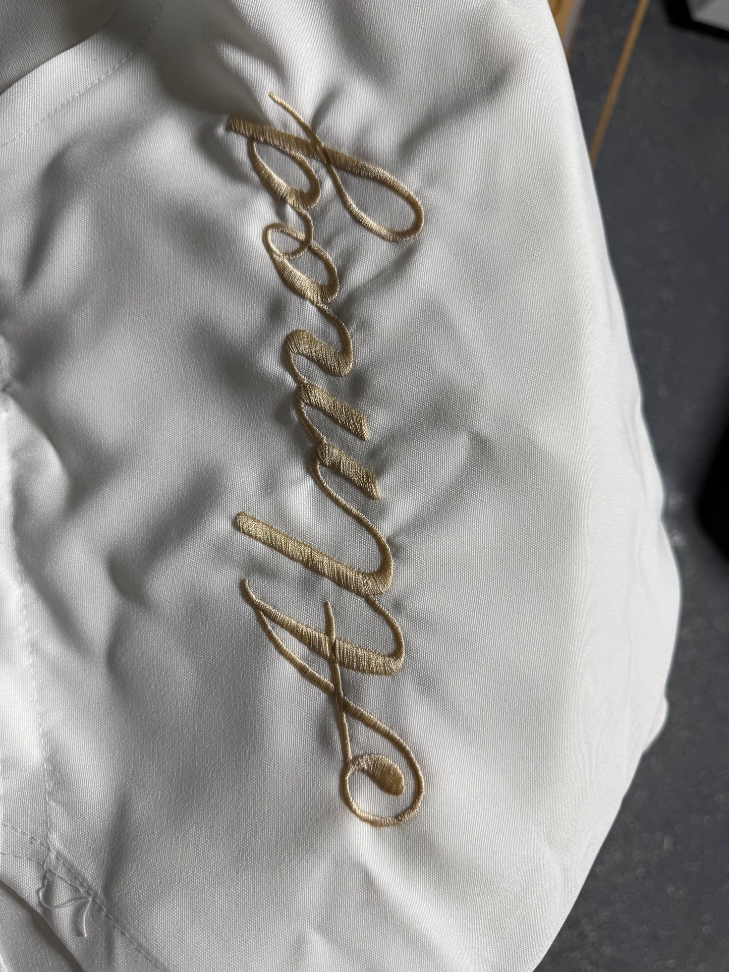 Personalized White Apron – One Name Embroidery