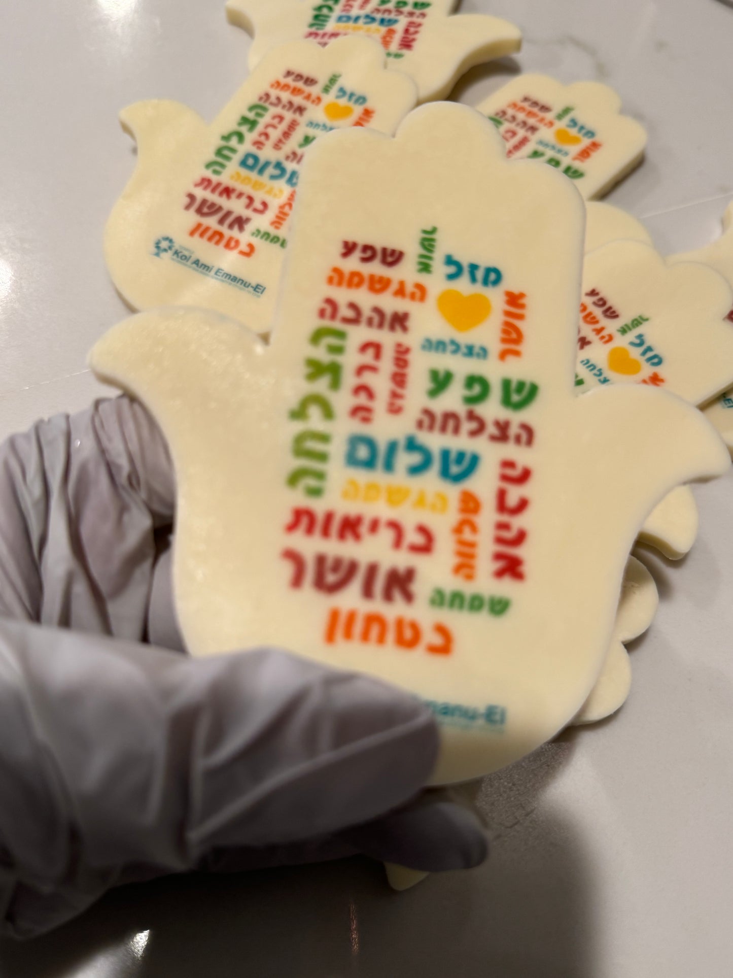 Medium Branded White Chocolate Hamsa