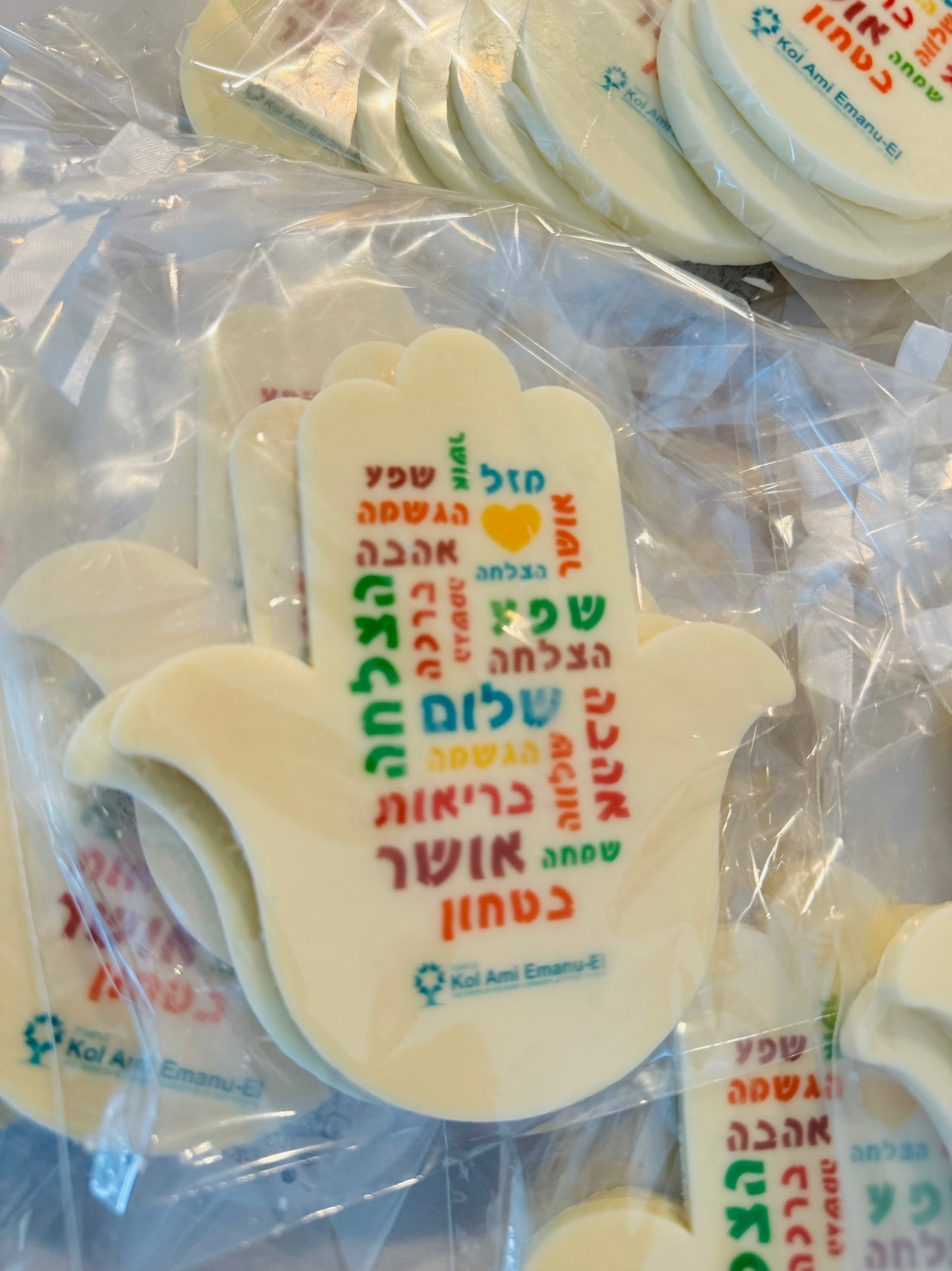 Medium Branded White Chocolate Hamsa