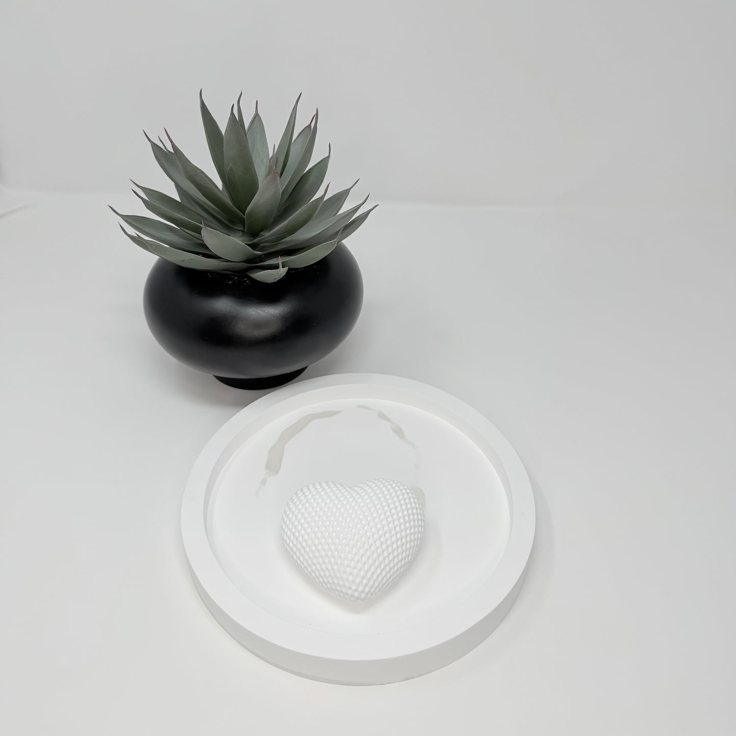 Textured Heart Concrete Décor