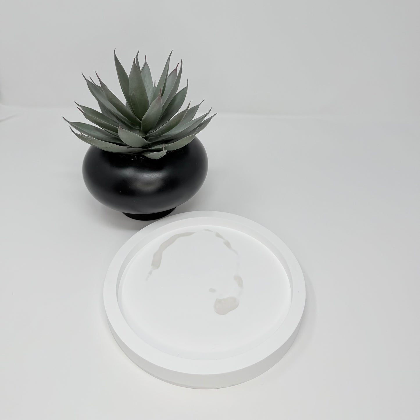 Round Concrete Tray