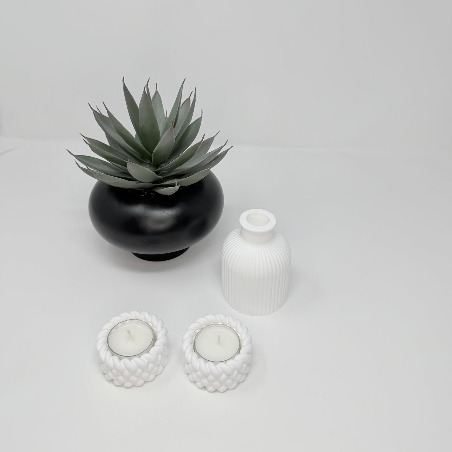 Single Knot Concrete Tealight Holder