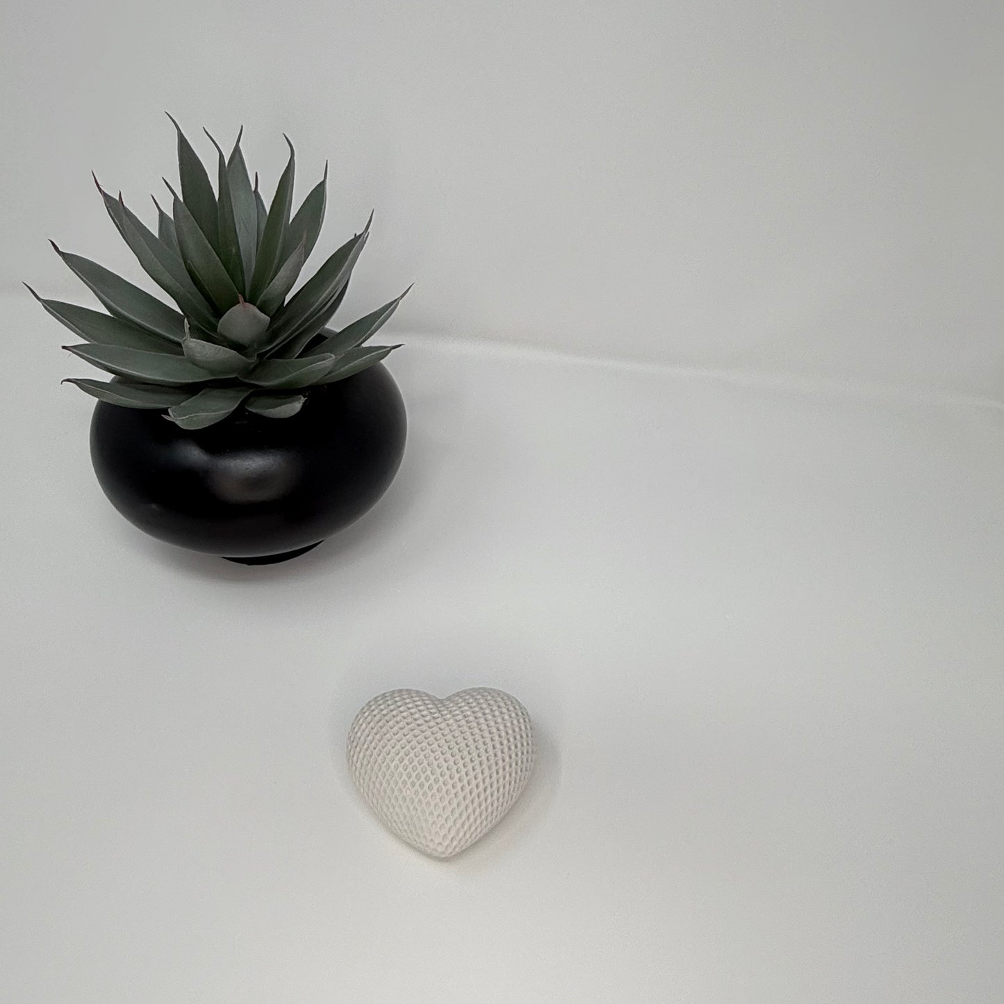 Textured Heart Concrete Décor